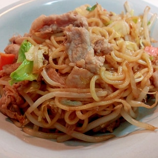 大蒜香る　豚肩肉とミックス野菜のソース焼きそば